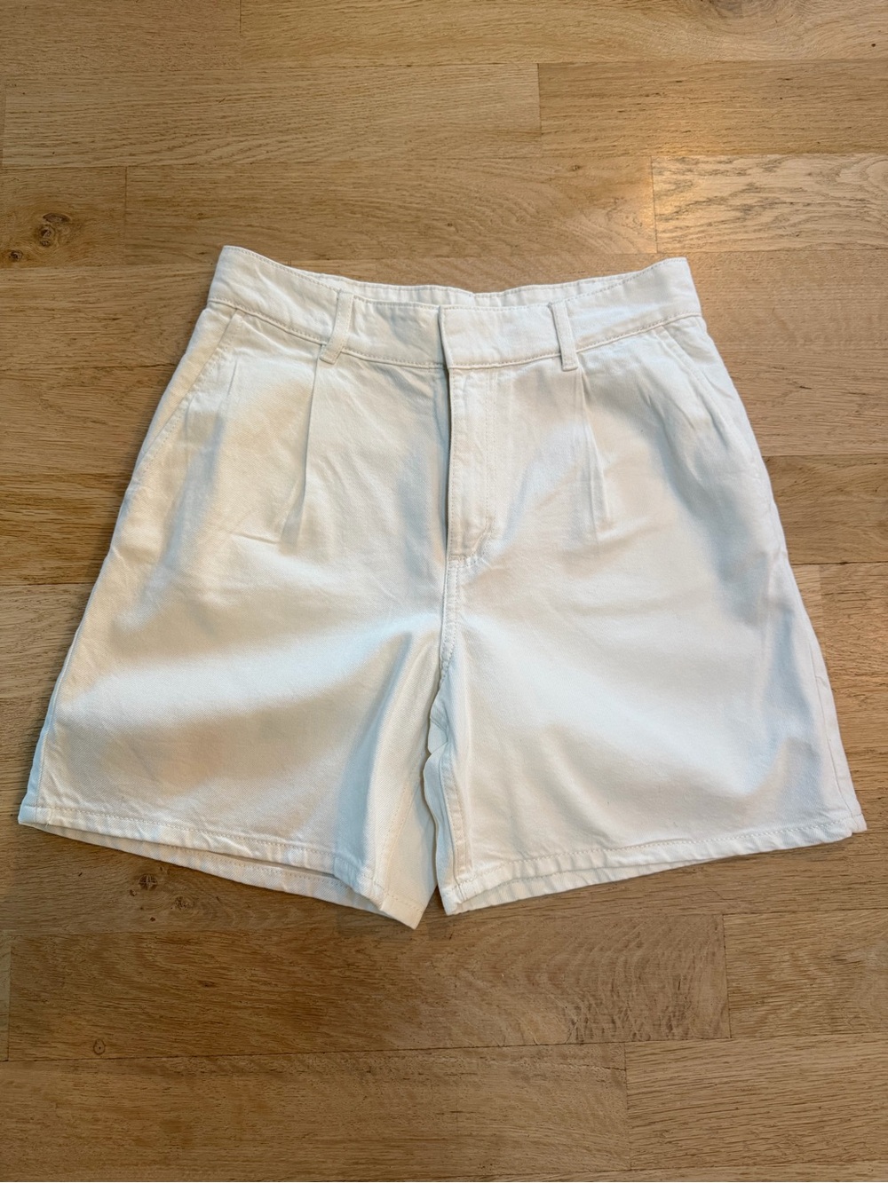Mango White Pleated Flat Front Womens Shorts size US4